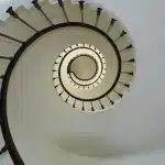 Acheter de la tôle acier pour fabriquer un escalier : les astuces pour bien choisir