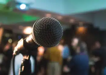 silver corded microphone in shallow focus photography